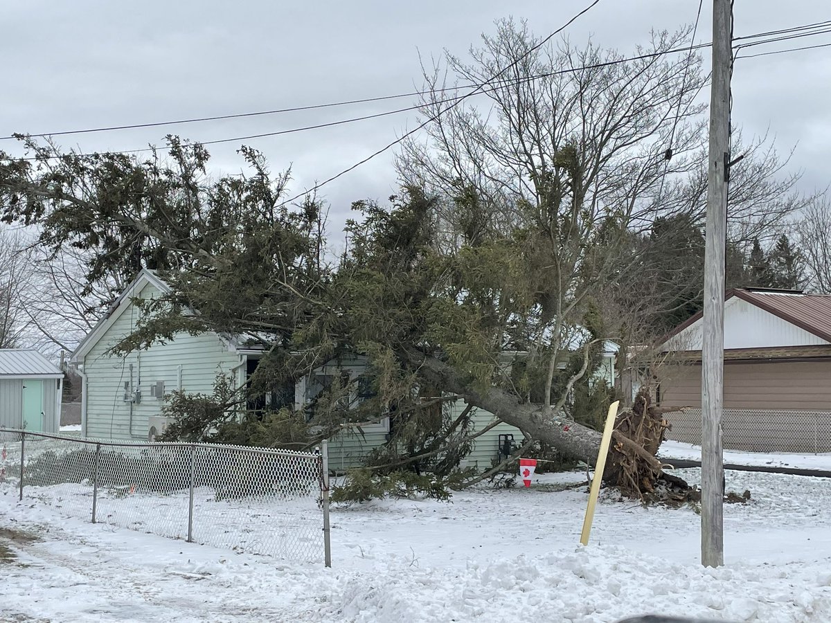 MikeWil32606343's tweet photo. Just some of the wind damage down at Port Burwell. And the ice shove up to shore. #portburwell @PortBurwellPP @LakeErieNorth @weathernetwork #Christmas2022 #christmasstorm2022 #ShareYourWeather #stormpics #aftermath @StormhunterTWN #blizzard22 #MerryChristmas2022 https://t.co/ZsAoyZjpx9
