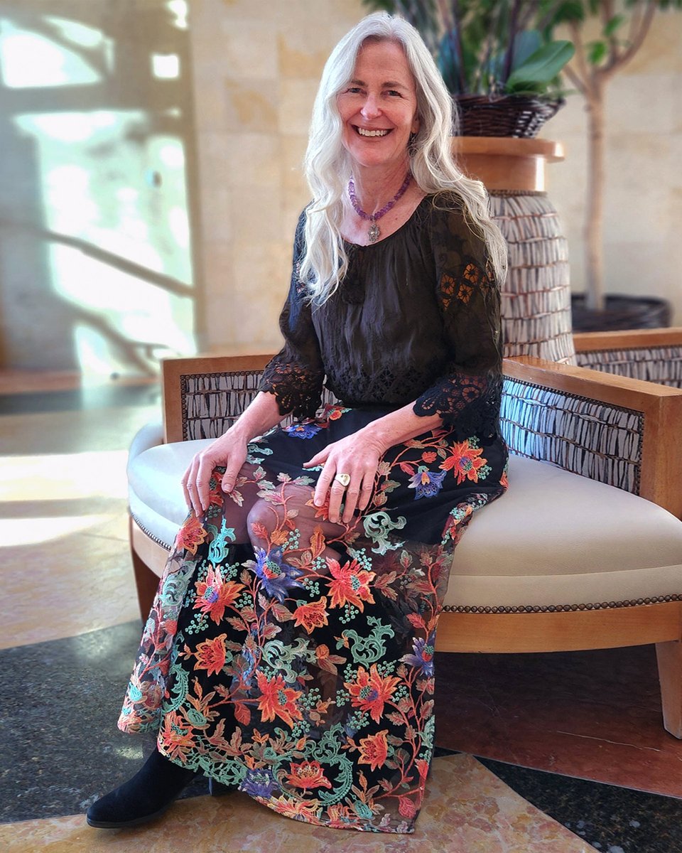 kama_connection's tweet photo. New Year's Eve is just around the corner &amp; Kama has beautiful outfits for your party. Jade &amp; Lisa make these look even more gorgeous! https://t.co/TFgayBvZeE @jadeclyne @LisaKovener @StJulienHotel @bouldercolorado @pearlstreet https://t.co/DxsAk3hdnX