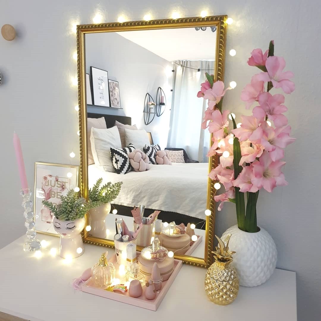 image_storeus's tweet photo. β£A lovely, feminine makeup corner!
.
.
.
.
#lights #interiors #homedecoration #roomdecor #interior2you #interiorforinspo #myhomevibe #interiorwarrior #myhousebeautiful #homedetails #homedecorating #myeverydaymagic #mydomaine #myhomestyle #cornerofmyhome #interiordesire https://t.co/OdjDrE86EL
