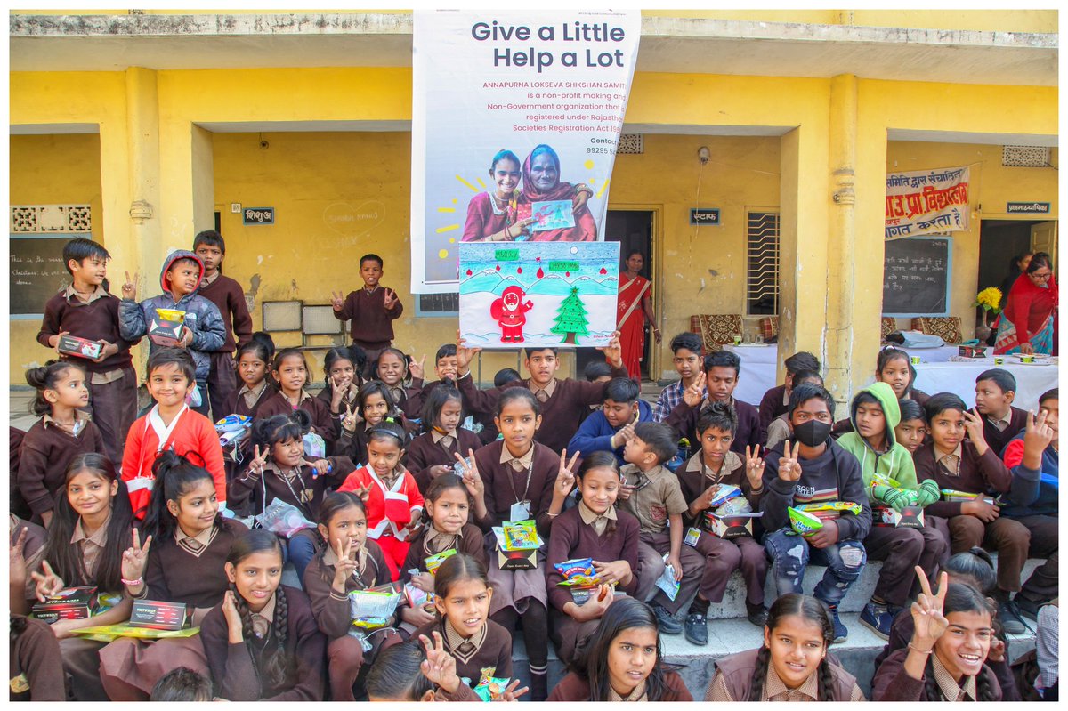 Rajesh__Jamaal's tweet photo. Give a little help a lot...
@AnnapurnaNgo #Christmas #festival
#Jaipur #socialwork #Children https://t.co/A1Ug46FJkn