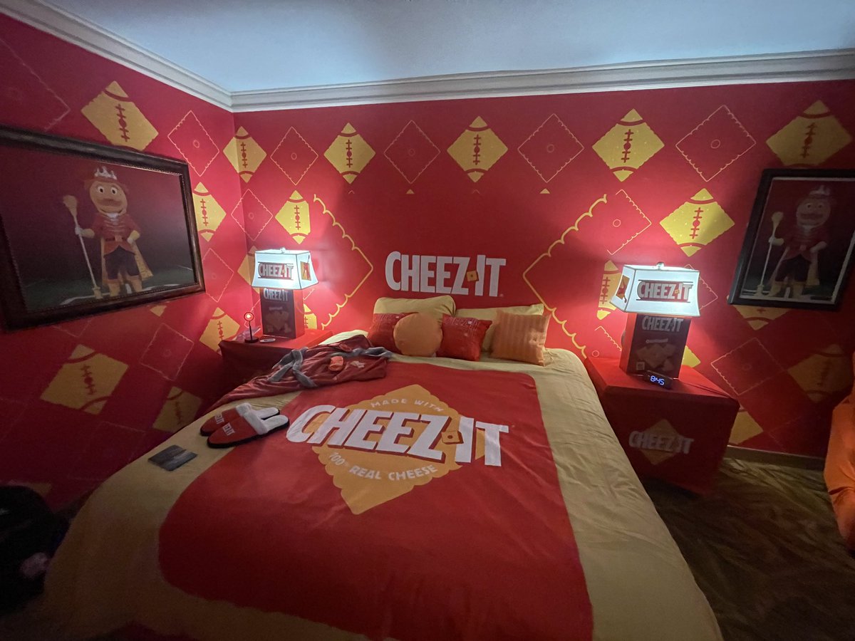 HangtimeYT's tweet image. I woke up feelin the Cheeziest, coach! @cheezit