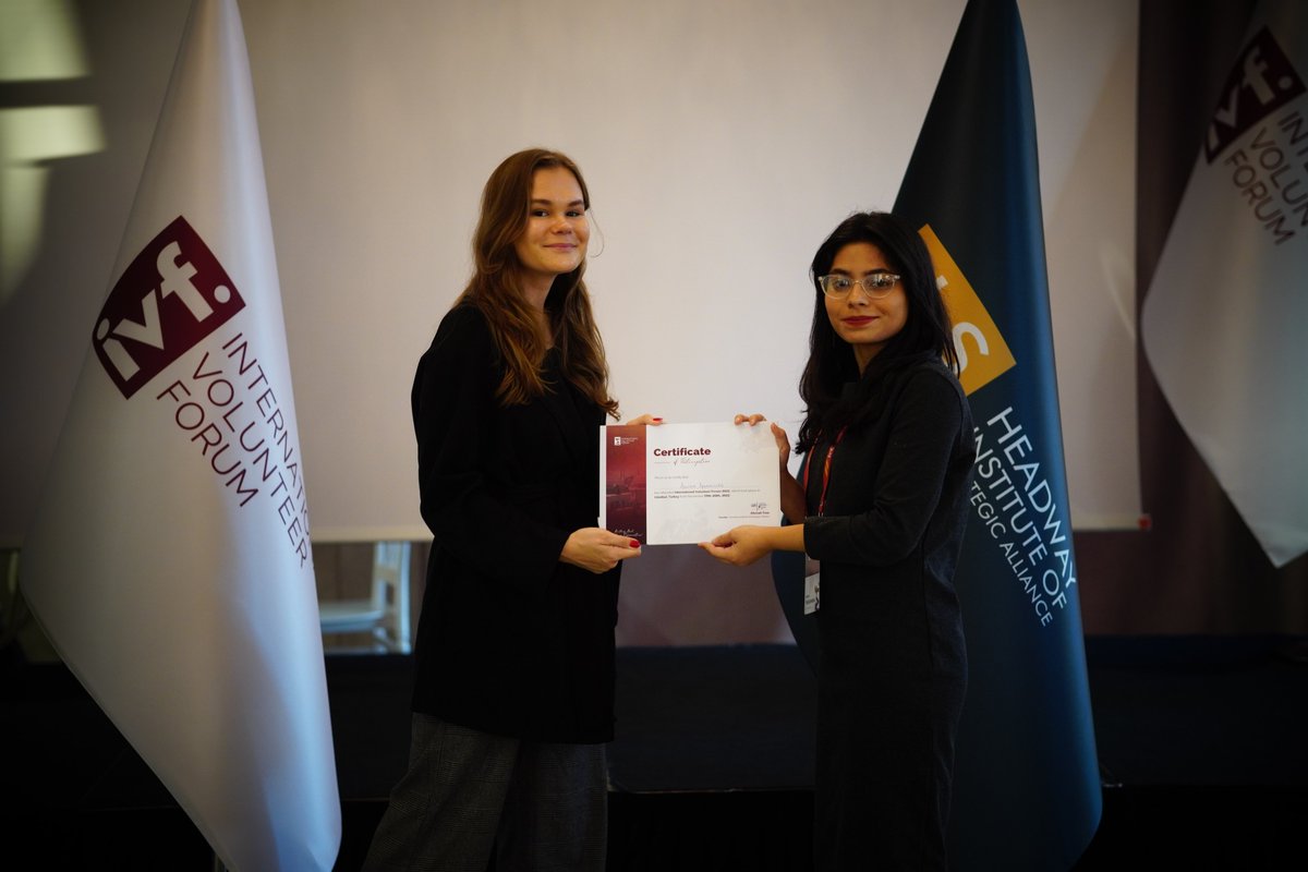 Headway_isa's tweet photo. Graduation Ceremony - International Volunteer Forum 2022

Our class of 2022 - #HISAIVF received their certificates as HISA Graduates. These young leaders will be acting as HISA Alumni &amp; ultimately contribute to impact their communities.

#hisaivf2022  
4/4 https://t.co/tP9Z7ls48m