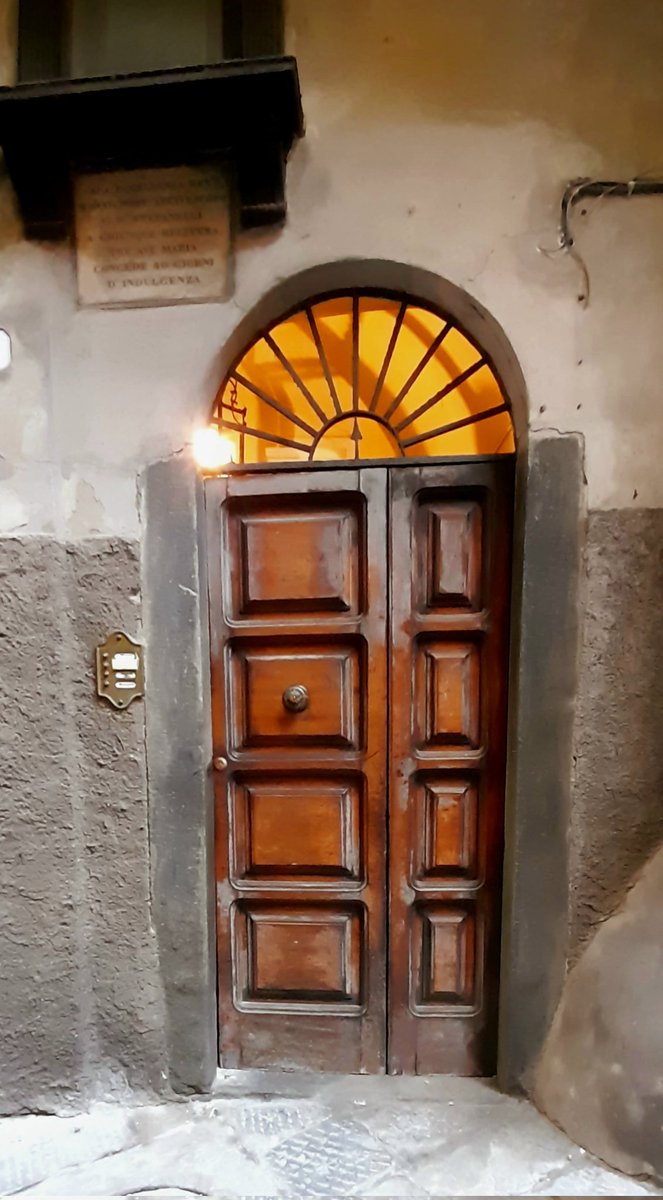 Ivycottagebaker's tweet photo. Doors of Twitter #doorporn #doorsoftwitter #doors #history #heritage #architecture #Lucca #Toscana #Italia https://t.co/slxEs22Nyk
