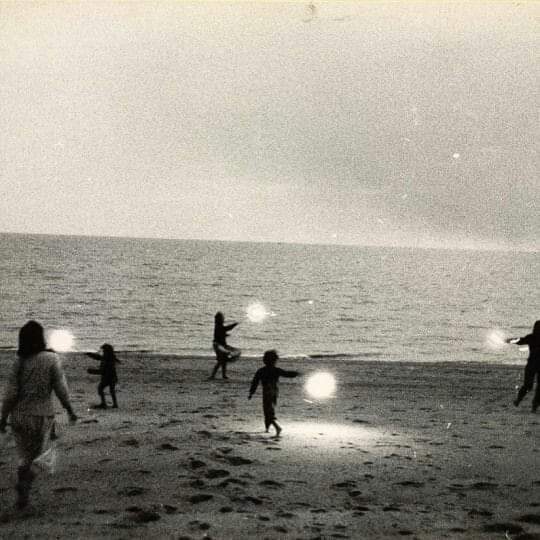 literlandweb1's tweet photo. "Utilizo a mis amigos como lámparas. Su luz me ayuda a ver que existen otros campos, otras colinas".
Virginia Woolf
📷Amy Goodwin https://t.co/yLJE5OQLiq