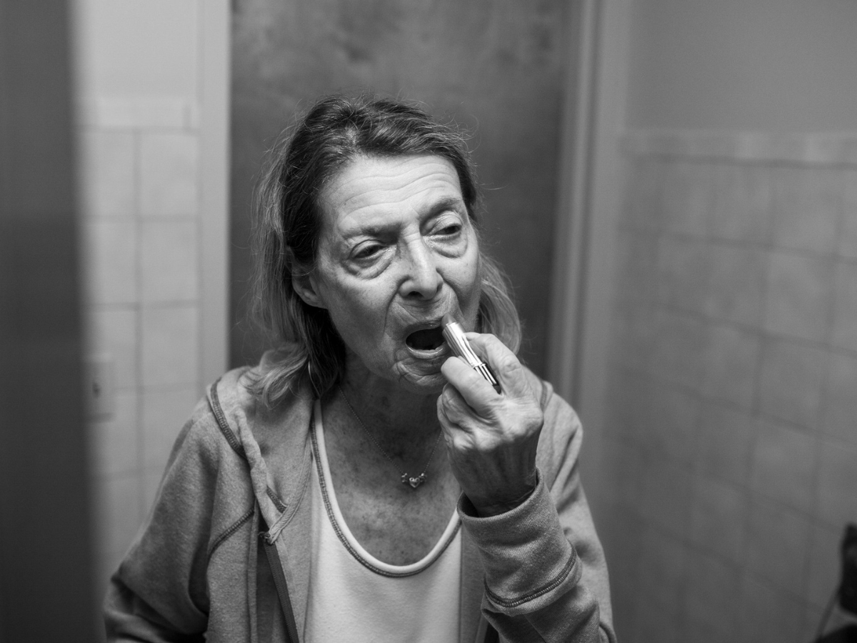WeAreHFC's tweet image. 2022 @bobanddianefund, Lori Grinker, shares a poignant and powerful look at the realities of dementia through a photographic series entitled ‘All The Little Things.’ 

See Lori’s full body of work at bobanddianefund.org