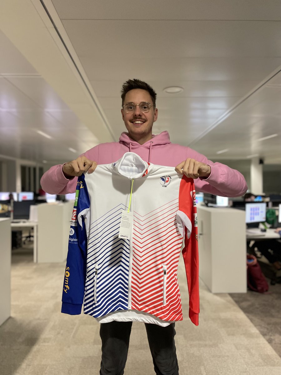 ⛷️CADEAU⛷️

En ce jour de géant de Semmering, <a href="/lequipedusoir/">L'Équipe du soir</a> vous fait gagner cette tenue de l'équipe de France de ski <a href="/FedFranceSki/">FFS - Fédération Française de Ski</a> !

Pour participer, RT + Follow <a href="/lequipedusoir/">L'Équipe du soir</a> et choisis ton chroniqueur !