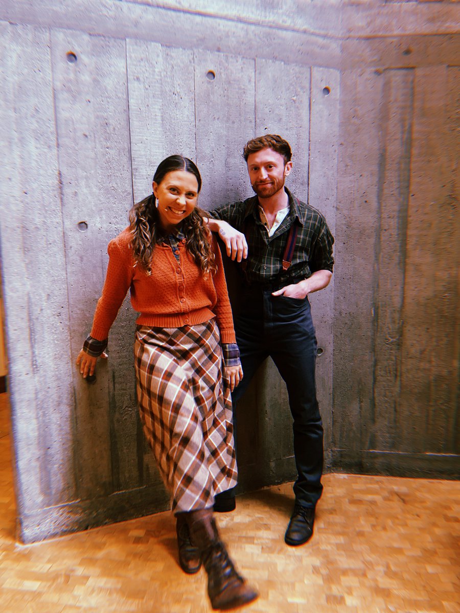 Anniesouthall's tweet image. @DollyPartonSMCC Swings on together💚❤️