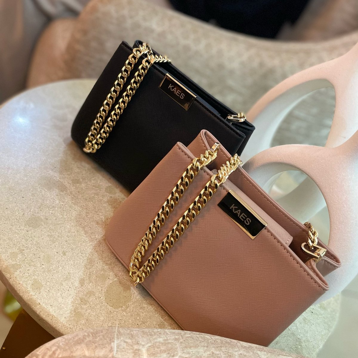KAES_NG's tweet photo. The Iris Mini bag
•petite (it’s small in size)
•100% handmade 
• saffiano leather 
•Scratch/water resistant 
•Comes with an extra detachable longer chain
•Price N48,000

#kaes #leatherbag #abuja #nigerianbrand https://t.co/w3gvrgtmcK