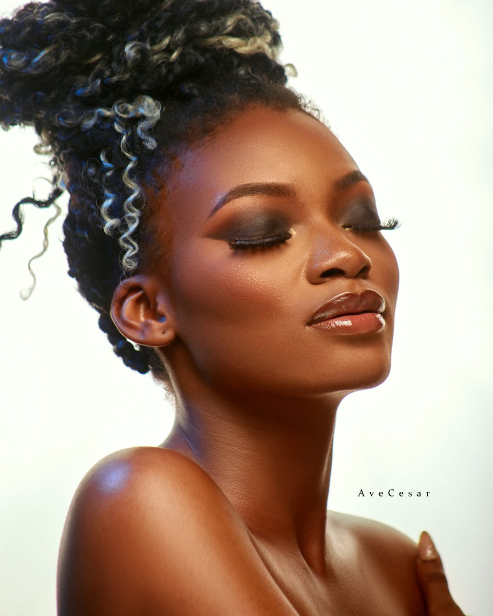 ave_cesar229's tweet photo. Juste un portrait beauté fait en studio . Deux lampe ont été utilisée puis le profile de couleur (lut) créé par moi … juste un retweet si tu aime . Ma clientèle se trouve peut être dans ta Tl. Promo disponible jusqu’au 10/01/23
#tt225 #TT229 #photography #retouchephoto #portrait https://t.co/SnIYYoQnoQ