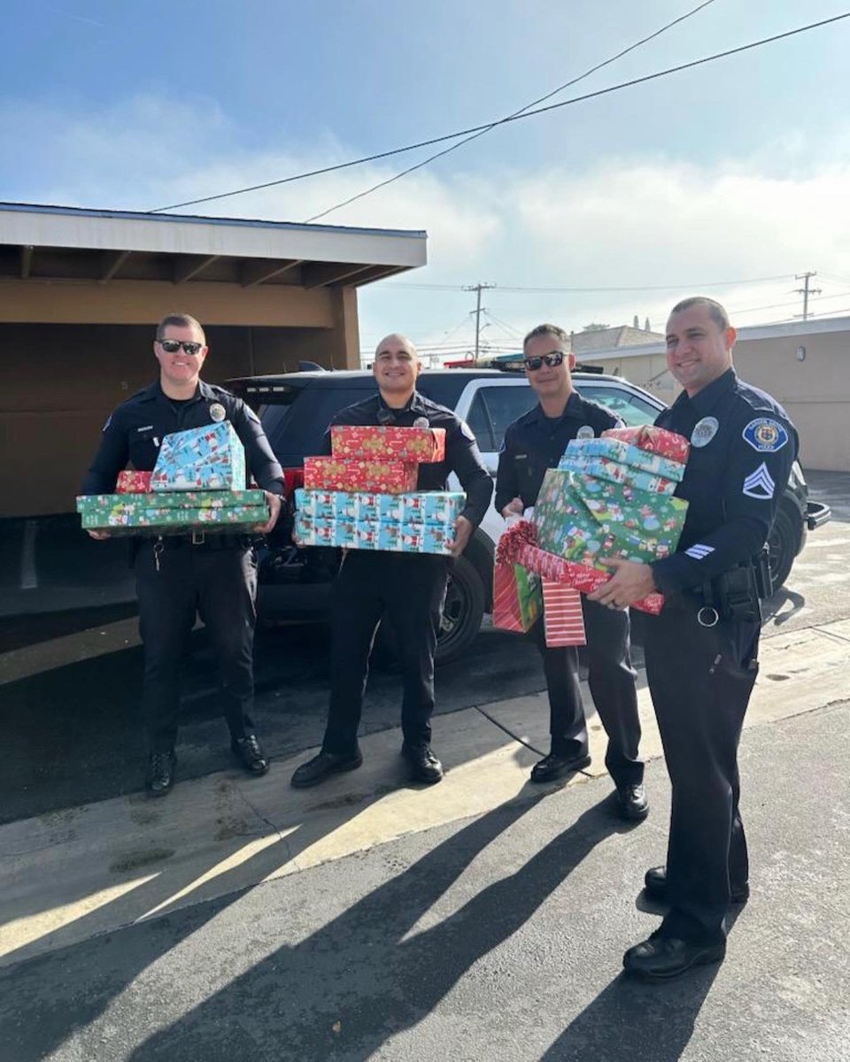 GGPD officers taking donated toys and passed them out to families in need.