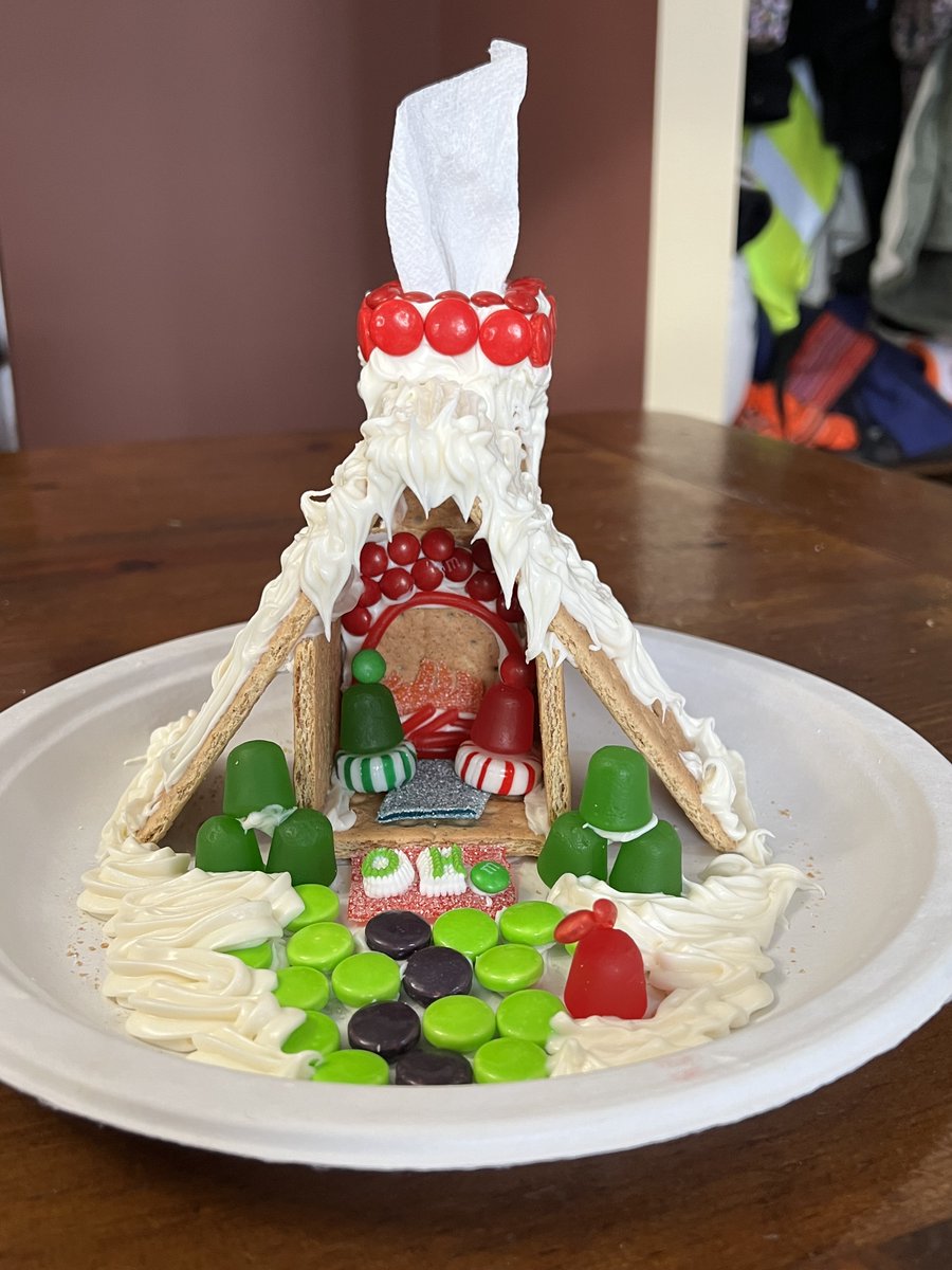 StaceyNerdin's tweet photo. @rachelsteenblik We used Dots, Spree, mini M&amp;Ms, starburst mints (red and green), pull-apart Twizzlers, and new this year were sour strips &amp; candy letters. Also, mixing canned frosting with powdered sugared made for sturdy, easily-piped "glue!" https://t.co/kmLW7dnySp