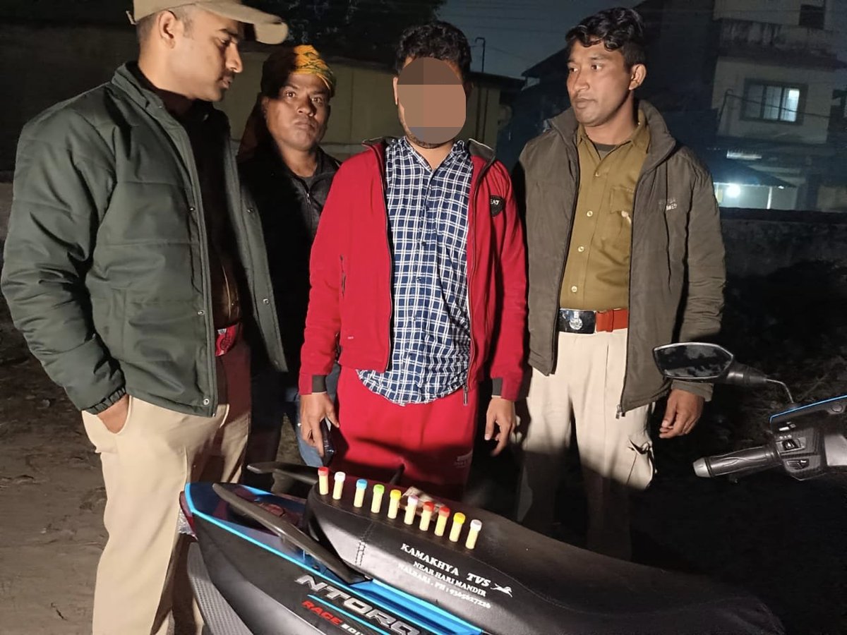 In a raid conducted by Nalbari TSI and PS staff 17 nos plastic container containing suspected heroin were seized weighing 21 grams. Two accused persons were arrested. Legal action will be taken as per law. #AssamSaysNoToDrugs @assampolice @DGPAssamPolice @gpsinghips