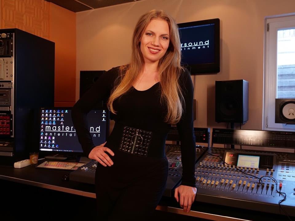 Leaves_Eyes's tweet photo. Greetings from the studio! π€ New music is on its way... π΅
#Mastersoundstudio #LeavesEyes #metalband #vikingmetal #symphonicmetal #femalefrontedmetal #newmusic #recordingstudio #singer https://t.co/UPPH8HYLRZ