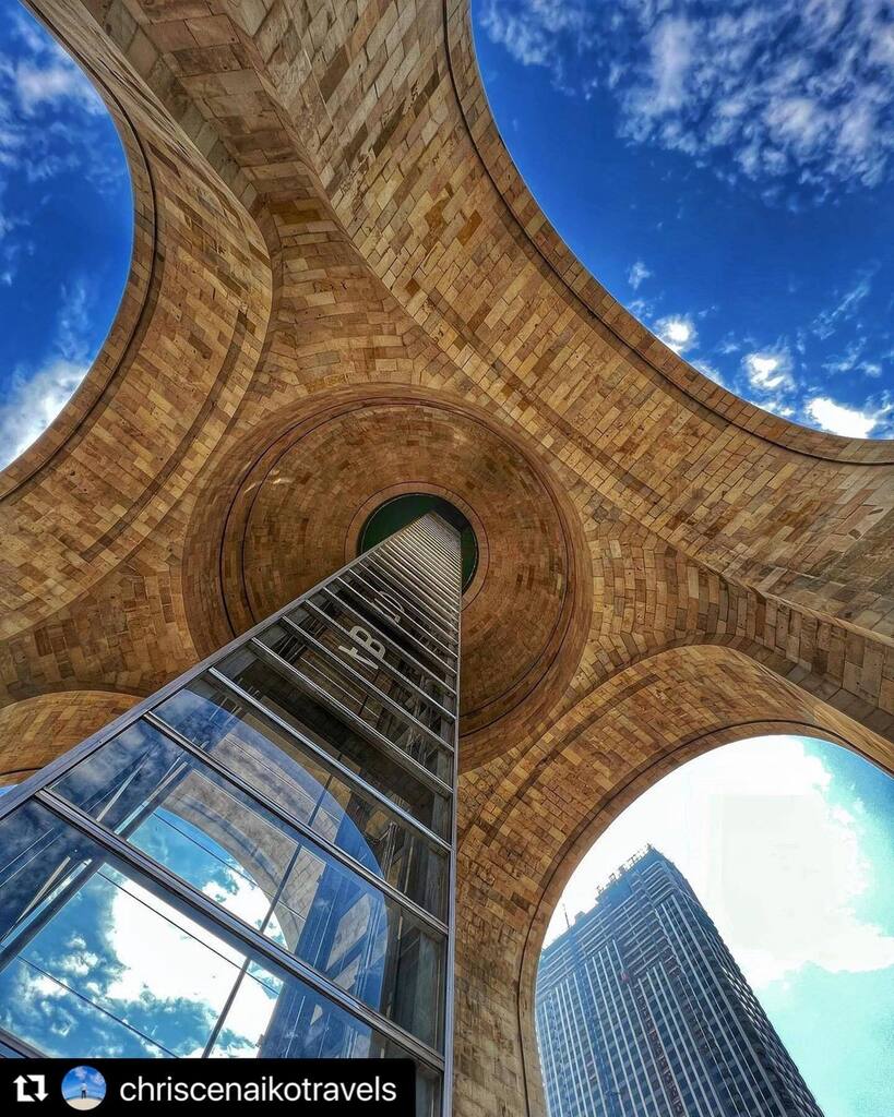 The tallest triumphal arch in the world isn’t in Europe 
🇲🇽

#InstaCDMX
📸 @chriscenaikotravels 

 #monumentoalarevolucion #centrohistorico #cdmx #cdmx_oficial #mexicocity #mexicocityofficial #méxico #paisajecdmx #igerscdmx #ig_mexico #igersmexico #in… instagr.am/p/Cmrh4l3Lndt/