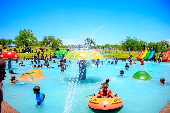 Trevor_sidogi's tweet image. If you wish me to own this beautiful swimming pools one day let me see your retweet ...may I reach 10k retweets