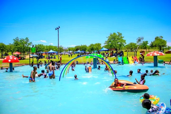 Trevor_sidogi's tweet image. If you wish me to own this beautiful swimming pools one day let me see your retweet ...may I reach 10k retweets