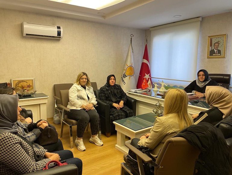 akkadin12subat's tweet photo. Onikişubat İlçe Kadın Kolları Başkanımız  @KacamazNursel  Başkanlığında haftalık olağan Yürütme Kurulu toplantımızı gerçekleştirdik. 
Hayırlara vesile olsun. 

#İnandığınyoldayürü 
#durmakyokyoladevam 
#akkadınolmakayrıcalıktır
#Onikişubat
#Kahramanmaraş https://t.co/LCUXBAyE0l