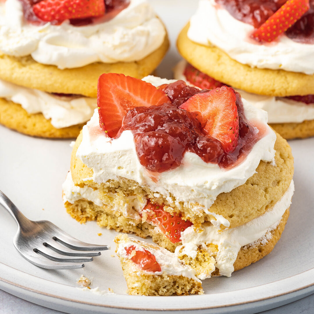 goodgoodbrand's tweet photo. Our Strawberry Shortcake can be eaten for dessert or breakfast, why not both? 😍

https://t.co/wSVcbyMTaJ https://t.co/OMRPwQKmlq