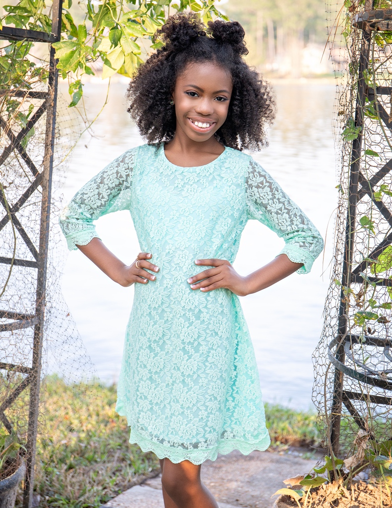 BrownJaksyn's tweet photo. Your hair is a perfect representation of you.
.
.
#celebrateyourcrown #jaksynbrown https://t.co/IowucCvqj9