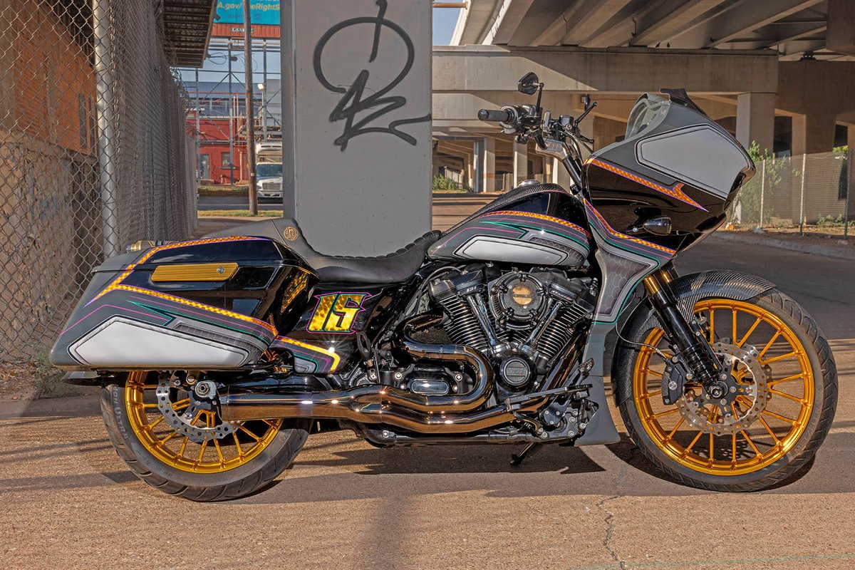 The Fast Life Garages Bagger with our Mid Length 2:1 system in Black Chrome. part # 1F72M