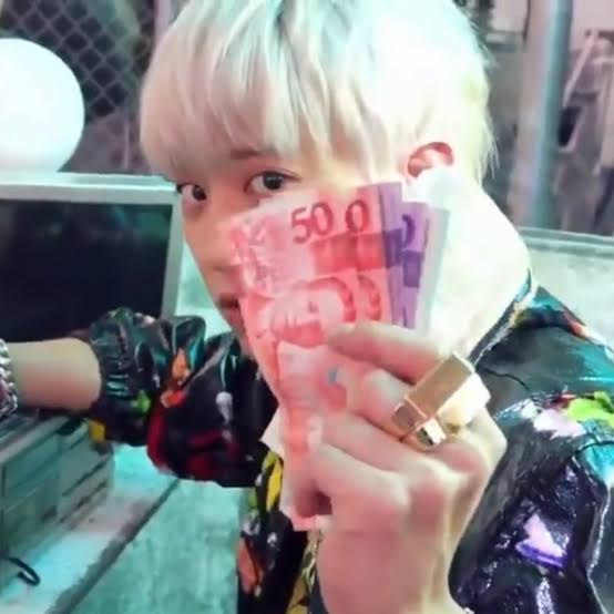 joyangat's tweet photo. mabait din 'yan si dx naminigay ng dank coins at owo money, gcash din ata dm n'yo na lang siguro mga qr n'yo. HAHAHHAHAHAHA eme. pero try natin 🤔 HQHAHAHAHHA. https://t.co/kLzg45RCGK