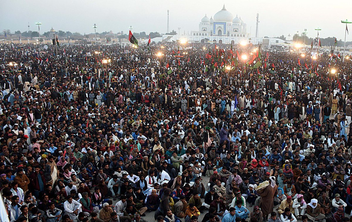 BBhuttoZardari's tweet photo. ‘What gift can I give you from this cell through which my hand can not pass, I give you the hand of the people’ SZAB wrote these lines from his death cell in a letter to Shaheed Mohtarma Benazir Bhutto. The people still hold her hand 15 years after her sacrifice. #SalaamBenazir https://t.co/6yaY0QZptG
