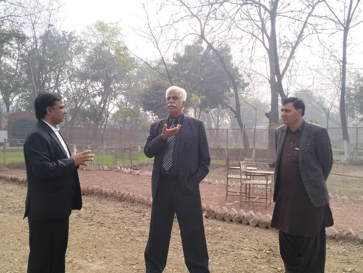 PoultryUvas's tweet photo. The Department of Poultry Production organized a seminar on "Utilization of Vegetable Waste to produce antioxidants enriched poultry meat and eggs" as a part of a Research Project funded by the Endowment Fund Secretariat of the University of Agriculture, Faisalabad. https://t.co/Pskf8pWc3S