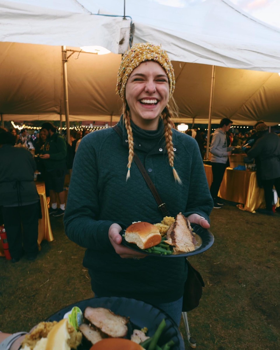 Baylor's tweet photo. Our No. 8 favorite Baylor photo from 2022:

Giving thanks for All University Thanksgiving Dinner! 🐻🦃🍽️ https://t.co/oynnEc1T7u
