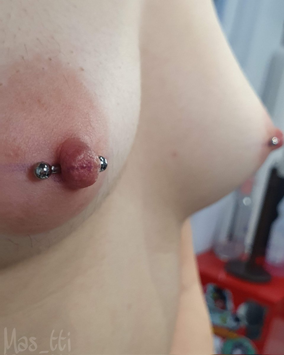 Mas_tti's tweet photo. Coppia di nipple #piercing https://t.co/M0IFqzyg5L