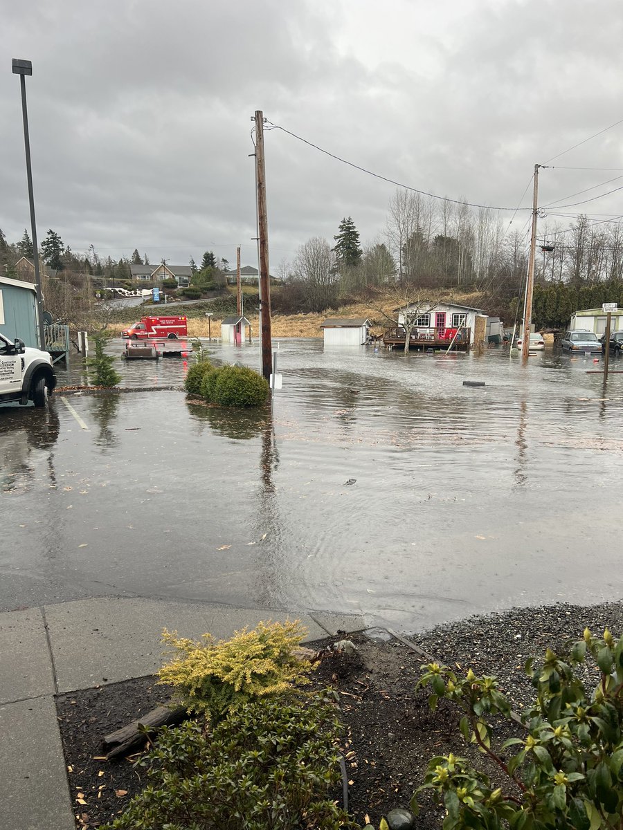 sacha93's tweet photo. Flooding in Birch Bay 12/27/22 https://t.co/2z18TMU8FR
