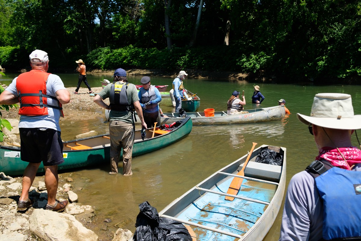 AlleghenyCW's tweet photo. #TirelessProject is aimed at engaging residents w/ local waterways through cleaning up debris accumulated along shorelines. Using our pontoon boat, Rachel Carson, & barge, Plastic Magnet 1, we work w/ volunteers to remove trash & educate them about issues affecting our rivers. https://t.co/yCNWEFltdS