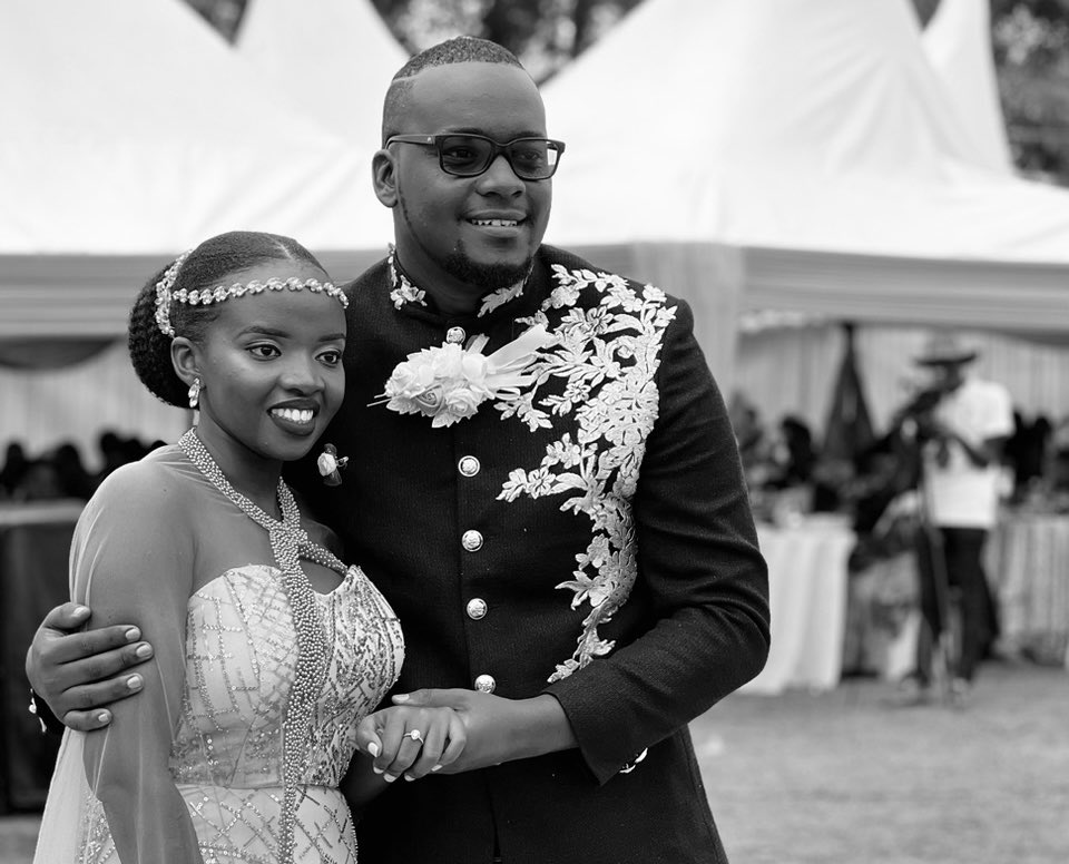 MyWeddingUG's tweet photo. Fun as KFM’s Romantic Mukiga is introduced by girlfriend… https://t.co/73llrDQZQK

#MyWedding https://t.co/Mv07uuIYqD