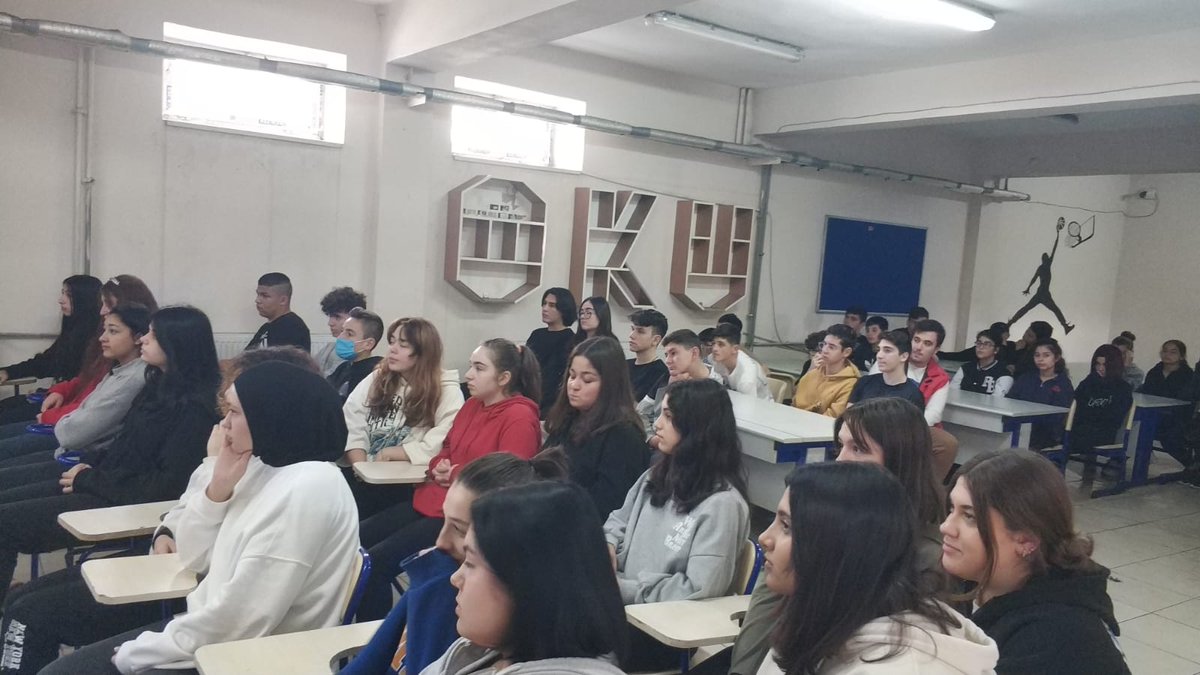 CpalMarmara's tweet photo. Marmara Devlet Hastanesi görevlilerince verilen seminerde, öğrencilerimiz çeşitli hastalıklar konusunda bilgilendirildi. @MarmaraMem https://t.co/l2SdySWzvr