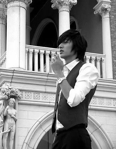 This pic just killed me. I love everything about it. The angle, the background, his expression, the way he holds that cigarette... It should be illegal looking this hot while smoking. 
#LeeMinHo