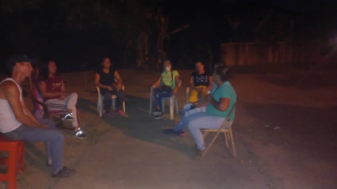 MinAlimenVen's tweet photo. Poder Popular organizado del #CLAP El Centro en la parroquia Pampán del estado #Trujillo, sostuvo encuentro de trabajo a fin de fortalecer la distribución de alimentos a las familias y la importancia de los escaneos mediante el sistema #CeasPatria https://t.co/kQwYJgsdl1
