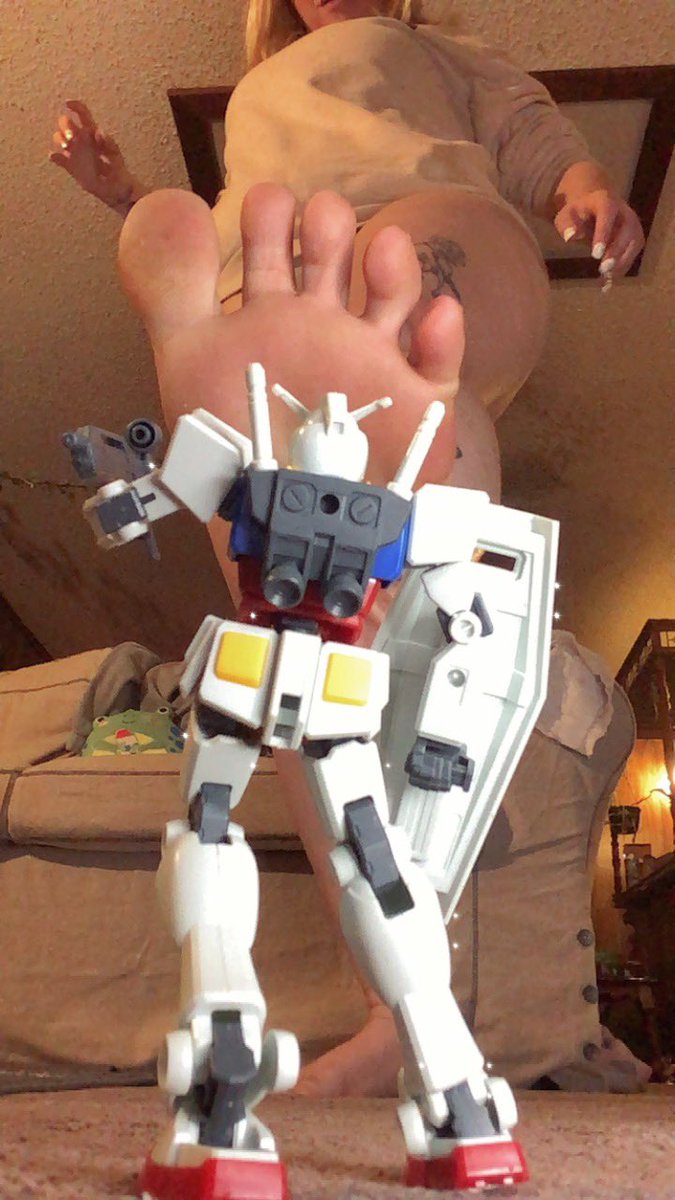 ClaudiaHeart2's tweet photo. Federation trash like you doesn’t stand a chance against a Princess like me even in your pitiful Gundam. 

I’ll crush you for the Glory of Zeon!~😈💖✨ https://t.co/5qtVK6mxfs