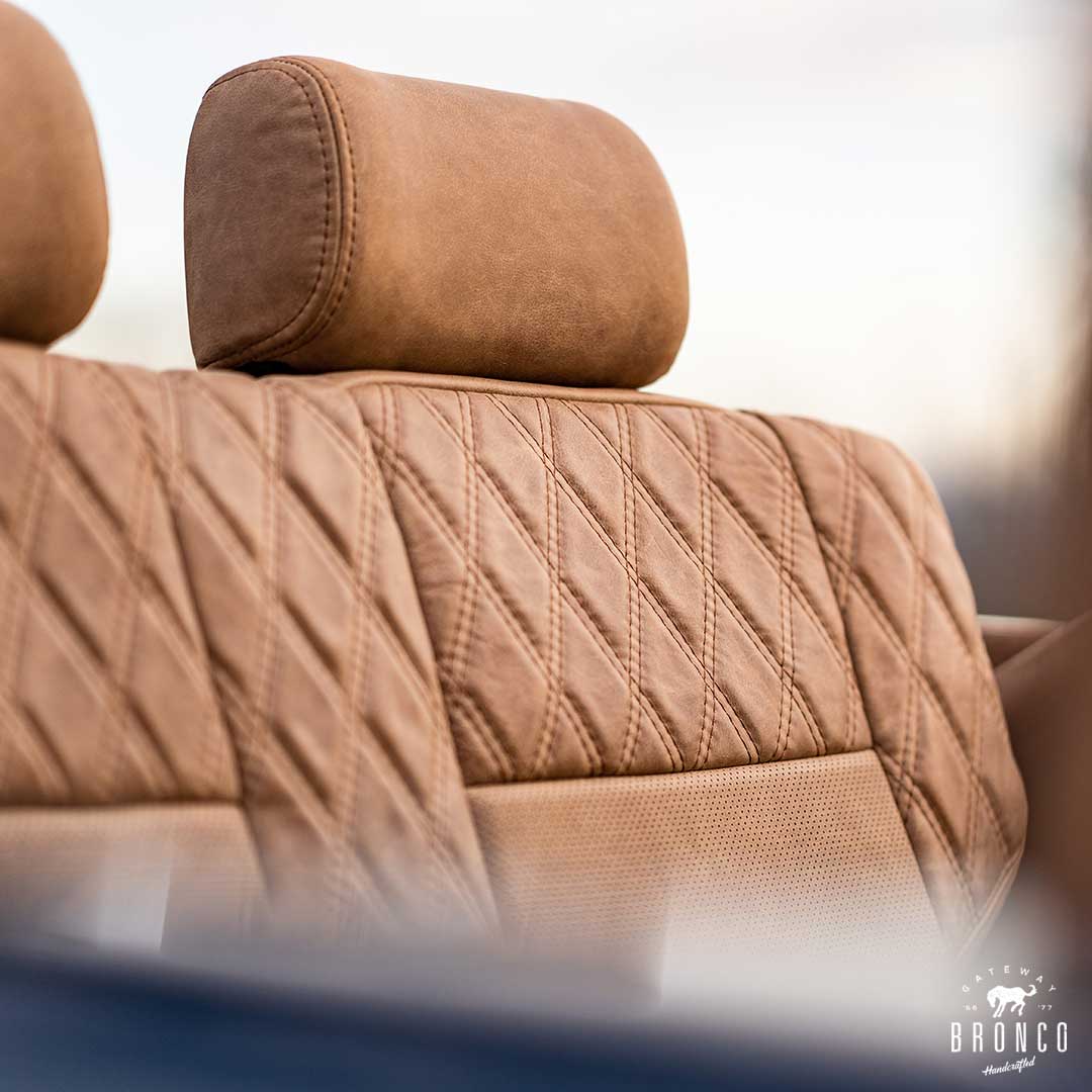 GatewayBronco's tweet photo. This Fuelie Edition™ Gateway Bronco strikes the ideal balance of color, equipment, character and stance.
-
#gatewaybronco #fordbronco #earlybronco #custombronco #dreamcar #luxurycars #classiccars https://t.co/1JL1vnBEMH