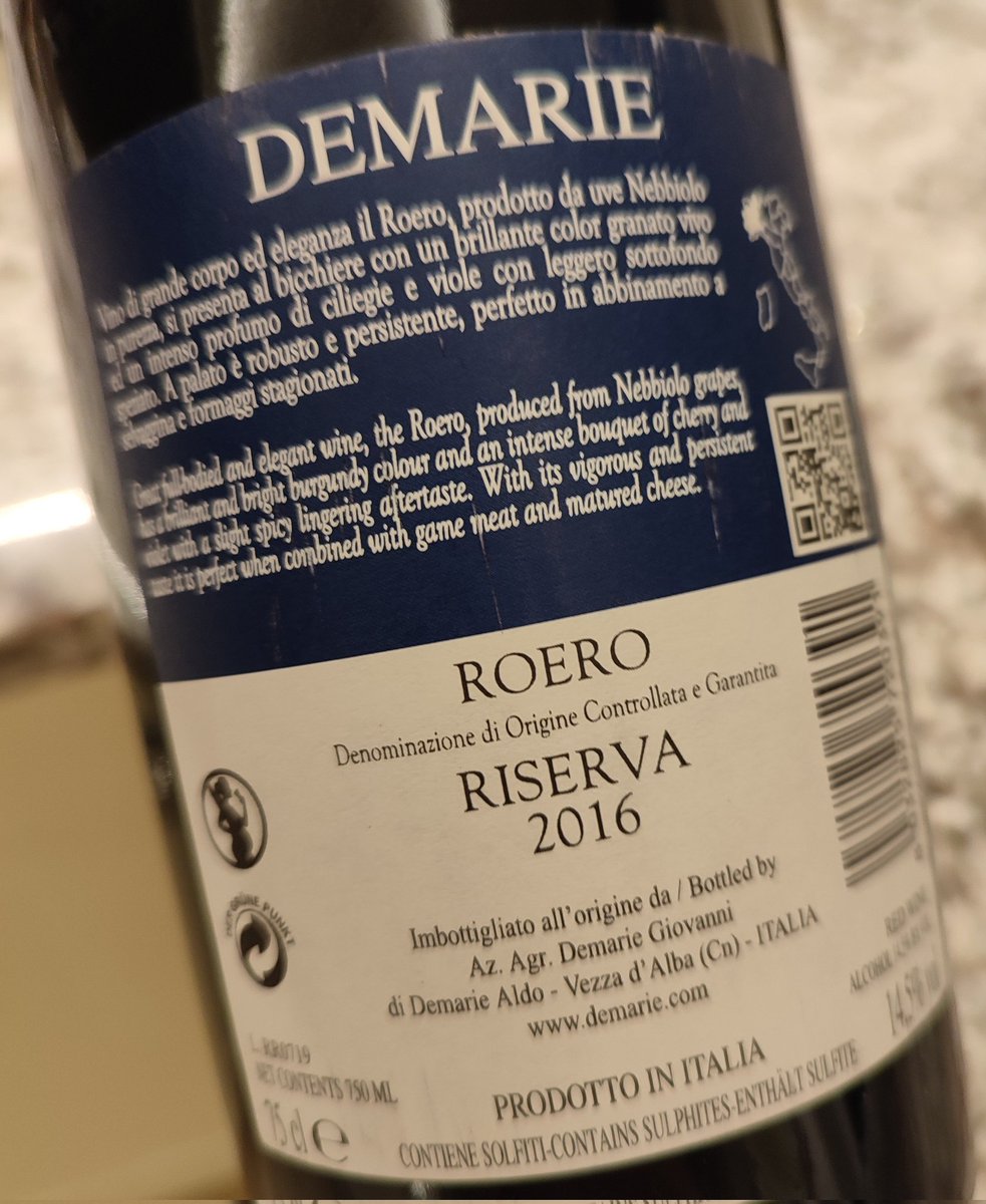 jimofayr's tweet photo. A week of wine continues as this year rushes to its end
Roero and Nebbiolo are just grand, Paolo @DemarieWines believes their Riserva is their best wine, such a smooth rich deep character in this wine
Can be found from Ben @batwine in the UK https://t.co/IEoG903AzQ