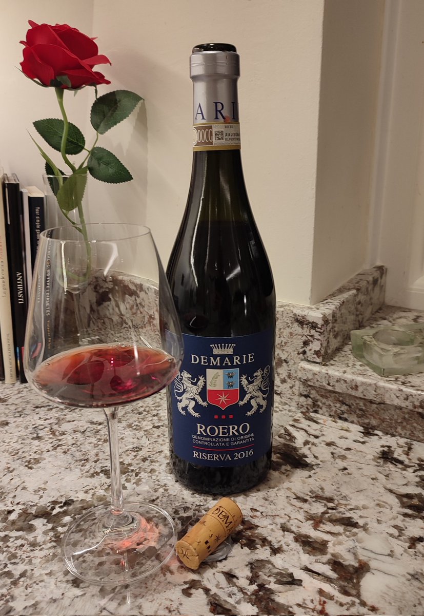 jimofayr's tweet photo. A week of wine continues as this year rushes to its end
Roero and Nebbiolo are just grand, Paolo @DemarieWines believes their Riserva is their best wine, such a smooth rich deep character in this wine
Can be found from Ben @batwine in the UK https://t.co/IEoG903AzQ