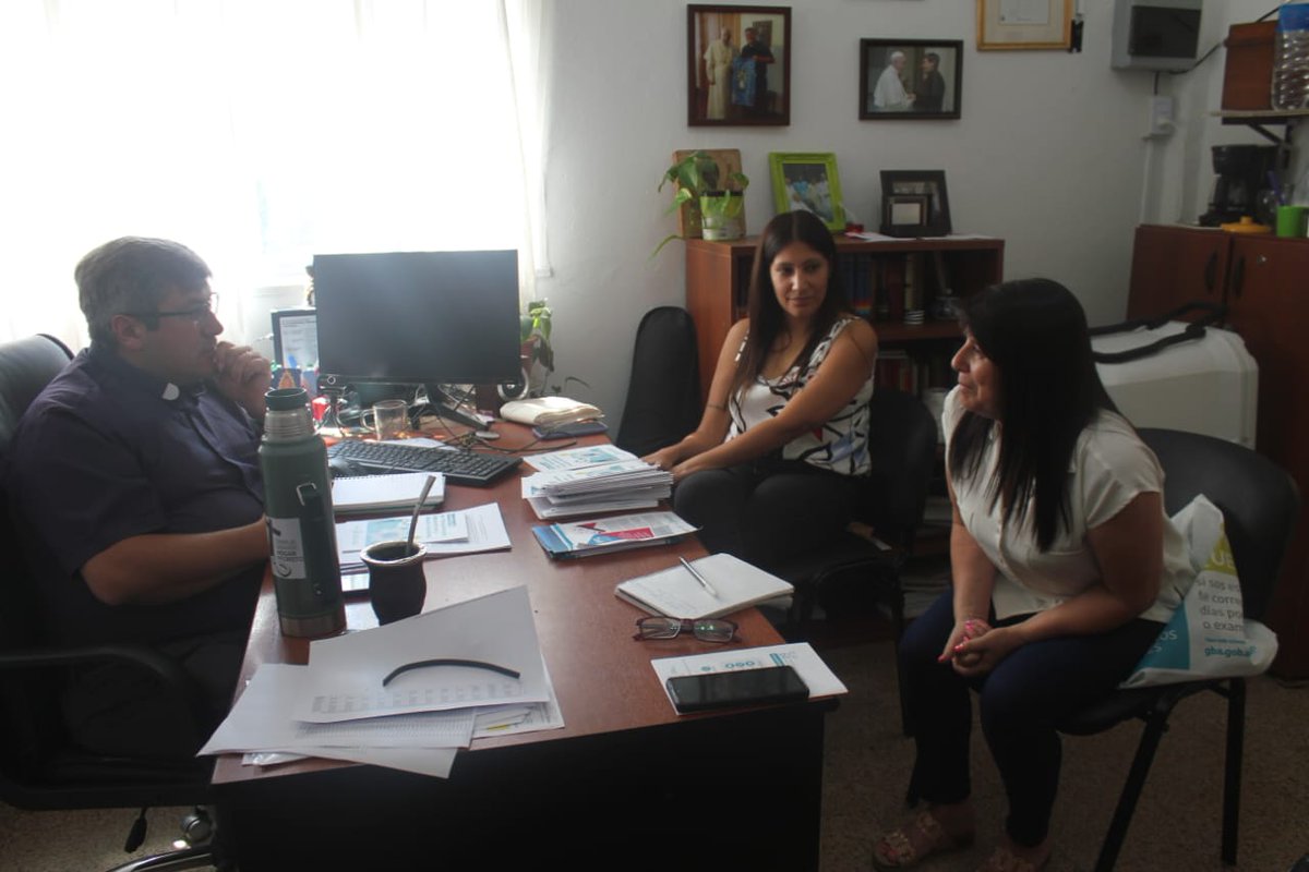 Marigallardook's tweet photo. Junto a la compañera Patricia Paredes de @TrabajoPBA visitamos la capilla "Maria Auxiliadora" ubicada en #MorenoSur
Conversamos con el padre Leo como generar trabajo genuino en las diversas capillas del distrito. Seguimos generando herramientas para nuestros pibxs
@waltercorreaok https://t.co/pNKLYBTFqw