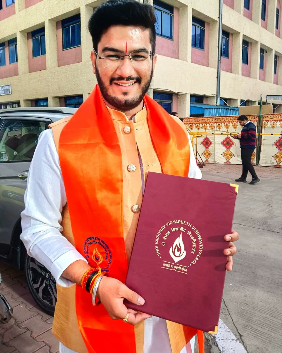 SamarthNagar5's tweet photo. Finally, I completed my bachelor's degree in Computer Sciences Engineering from Shri Vaishnav Vidyapeeth Vishwavidyalaya Indore 
#Convocation #Graduation #SVIIT #SVITS #SVVV #Indore #graduated #Engineering #engineer #computerscience 

@BJP4MP @vaibhavpawarmp @rohit_chahal https://t.co/OdxemHfAJN