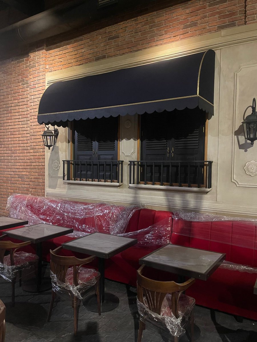 NftVenues's tweet photo. Sneak Peek of The Rouge Bar. 🥂🍾

Because a picture is worth a thousand words. 

Minting at:
https://t.co/barNqlEV3t
Supply: 3000 / Price .088 eth

#NFTVenues #MintingNow https://t.co/R6CBjrlBJT