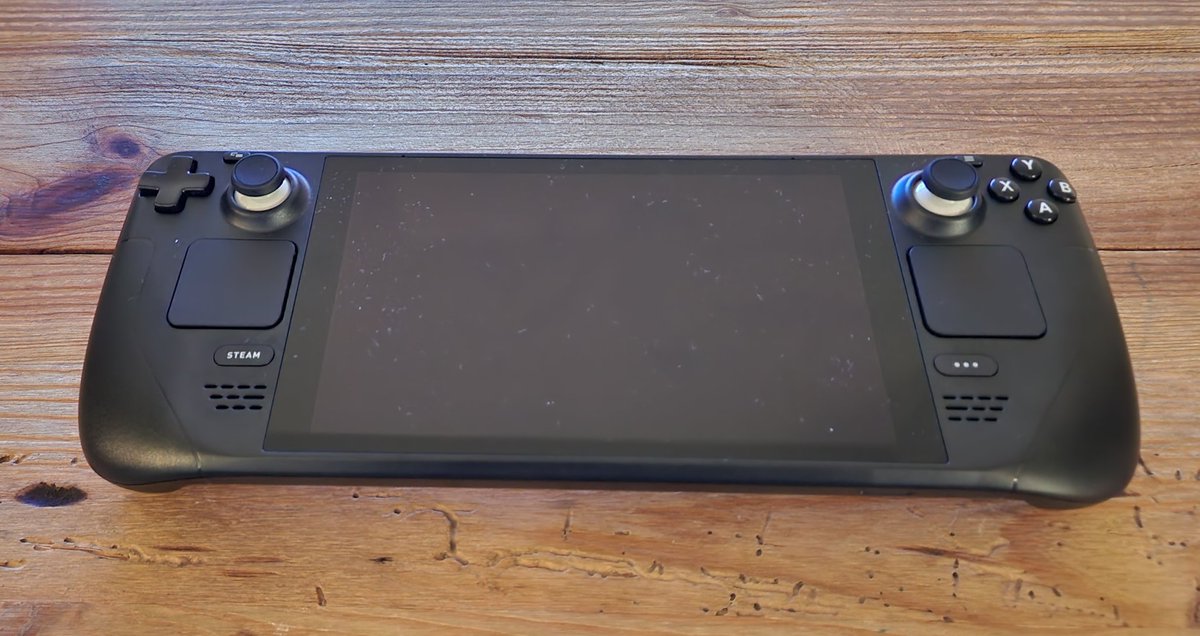 ShendyBasem's tweet photo. So this is my Christmas gift to myself. I can't stop playing with it 😊 #SteamDeck https://t.co/UV3y9q7Oe6