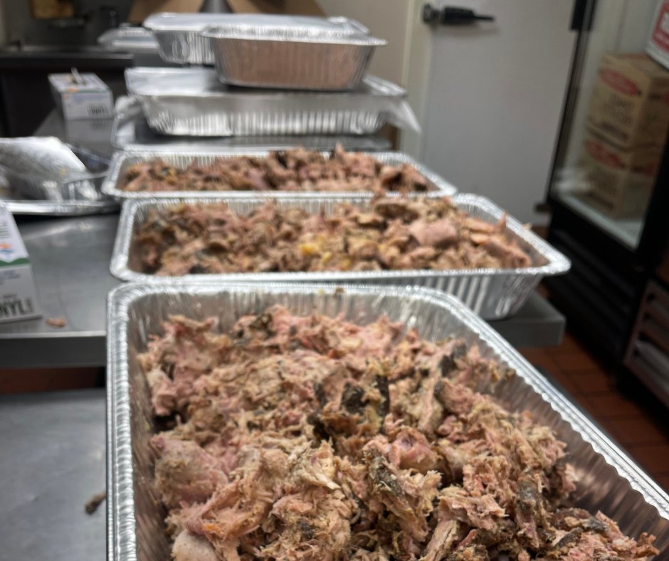 We're still closed, but we've been able to clean up, and a small but mighty group of Fat Bob's employees/friends have provided BBQ for about 300 National Grid workers yesterday + today.

🚨#THANKYOU to all working to restore safety to our city

#fatbobs #buffalony #blizzard2022