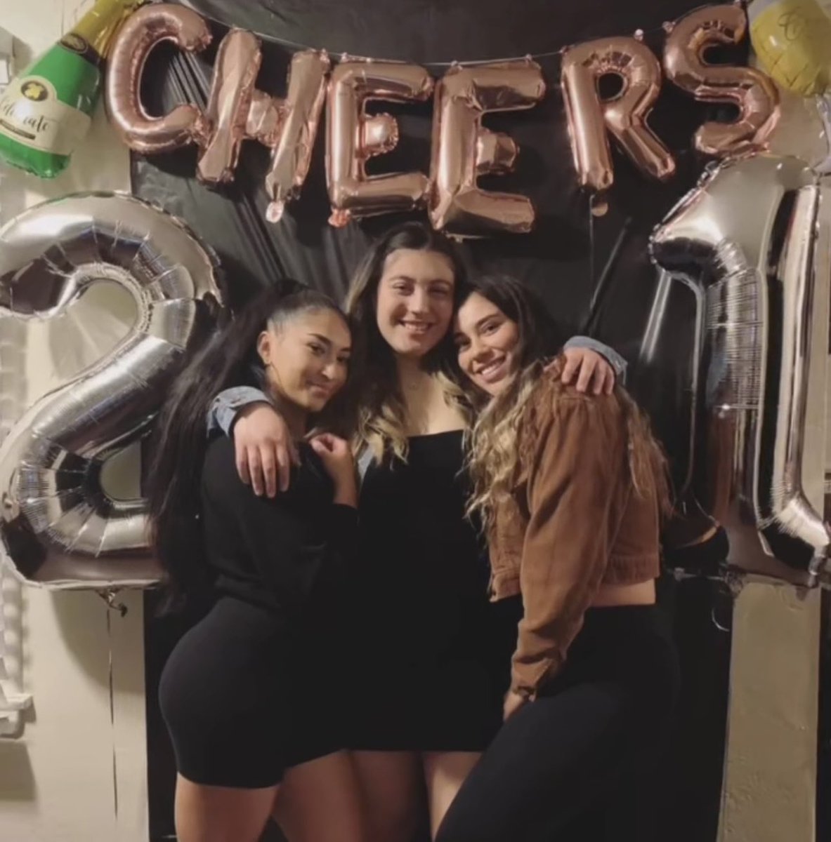 QueenBynn's tweet photo. We had so much plans and future trips we wanted to take together. You are my sister, my soulmate, and my best friend. I love you so much E-money. I’ll never forget you, I’ll never stop talking about and I’ll never stop thinking about you. Till we meet again sis🖤🕊️ https://t.co/9ZlCQFG3yh