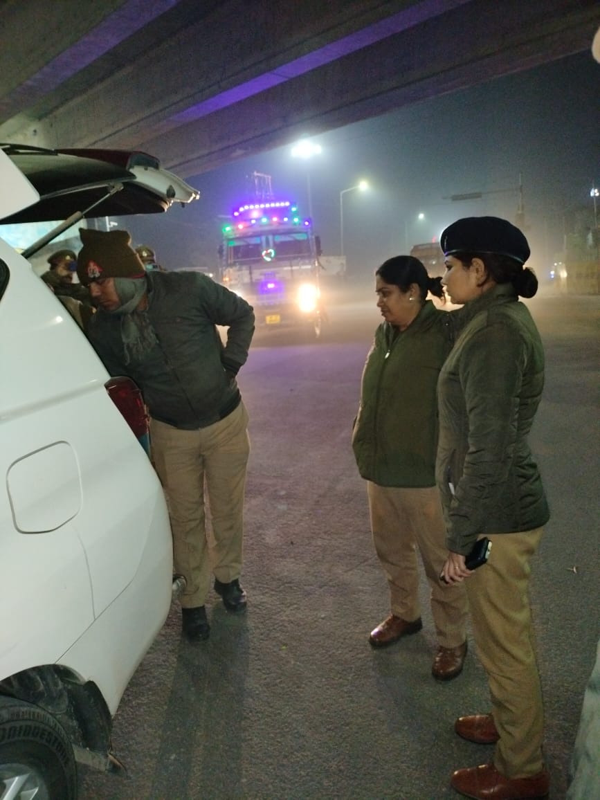 During Night Checking. 
#uppolice
#lucknow_police_on_duty