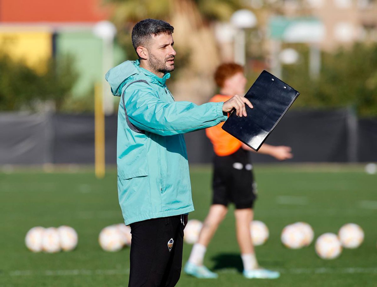 CDCastellon's tweet photo. 🏋️⚽️ 𝗩𝗨𝗘𝗟𝗧𝗔 𝗔𝗟 𝗧𝗥𝗔𝗕𝗔𝗝𝗢

El @cdcastellon ha vuelto hoy a los entrenamientos, tras las vacaciones de Navidad, para comenzar con la preparación del primer encuentro de 2023 ante el @REALUNIONCIRUN del pr��ximo 8 de enero a las 16 horas

#PPO100👂 https://t.co/vjTA7tcM89