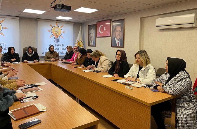 akkadin12subat's tweet photo. Onikişubat İlçe Kadın Kolları Başkanımız Sayın @KacamazNursel  Başkanlığında Koordinatörler Kurulu toplantımızı gerçekleştirdik. Hayırlara vesile olsun. 

#İnandığınyoldayürü 
#akkadınolmakayrıcalıktır
#Onikişubat
#Kahramanmaraş https://t.co/D70PrgGrS5