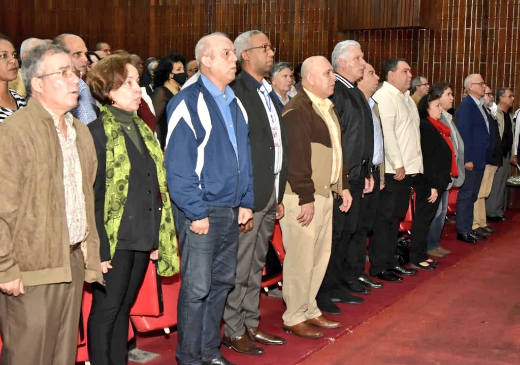 PresidenciaCuba's tweet photo. El primer secretario del Comité Central del Partido Comunista de #Cuba, @DiazCanelB, participó en el acto político cultural de la sede del @PartidoPCC en ocasión del 64 aniversario del triunfo de la Revolución, en el que varios jóvenes recibieron su carnet de militantes. https://t.co/SkiuqoKFsP