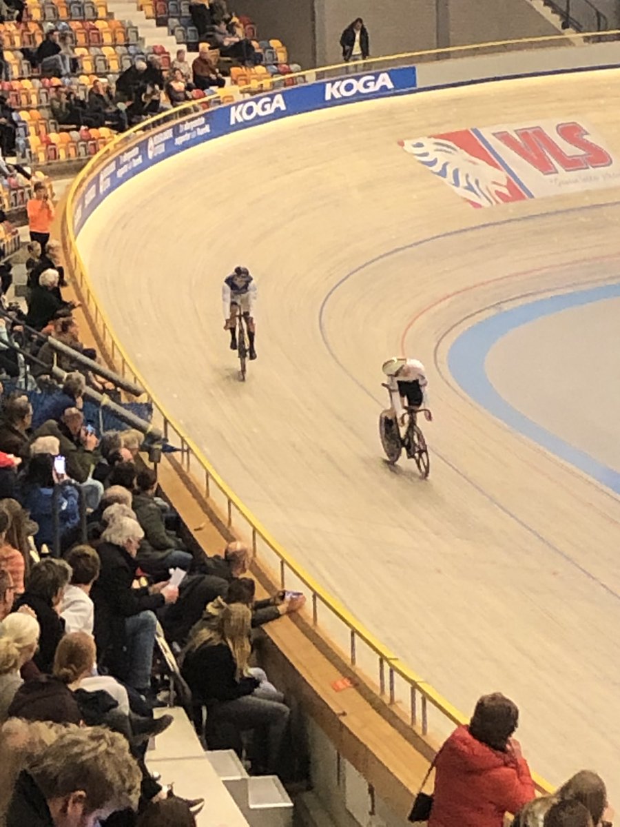 Harrie Lavreysen wordt Nederlands kampioen sprint. Hij verslaat Tijmen van Loon in 2 heats. #nkbaanwielrennen